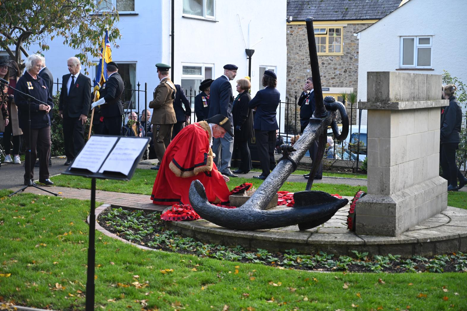 Mayor of Lyme Regis Cllr Brian Larcombe MBE lays a wreath at Lyme Regis War Memorial 2021