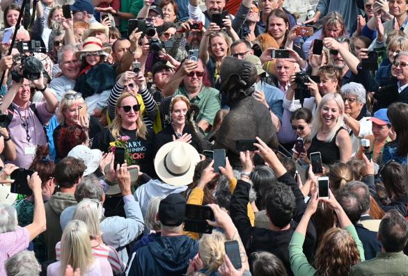 The moment the Mary Anning statue was revealed