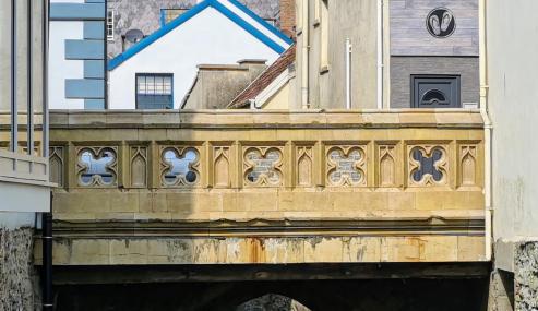 Quatrefoil design on Buddle Bridge's stone parapet